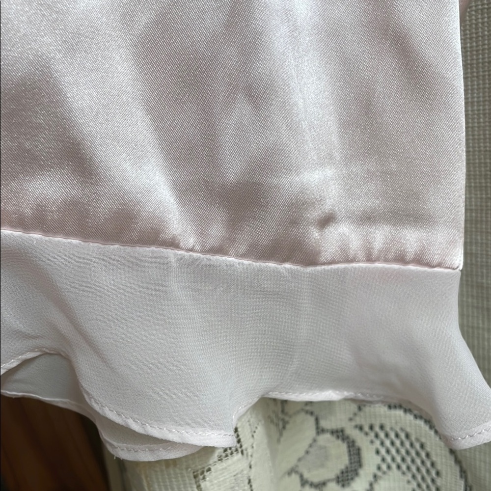 Elegant Pink Satin Robe - Picture 4 of 6